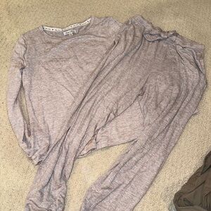 White Mark Heathered Gray Knit Top